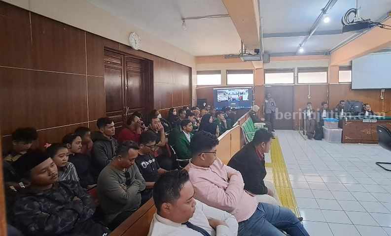 Suasana sidang 8 tahanan Arek Malang.