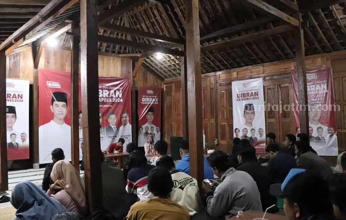 Kawan Gibran saat berdiskusi di Malang.
