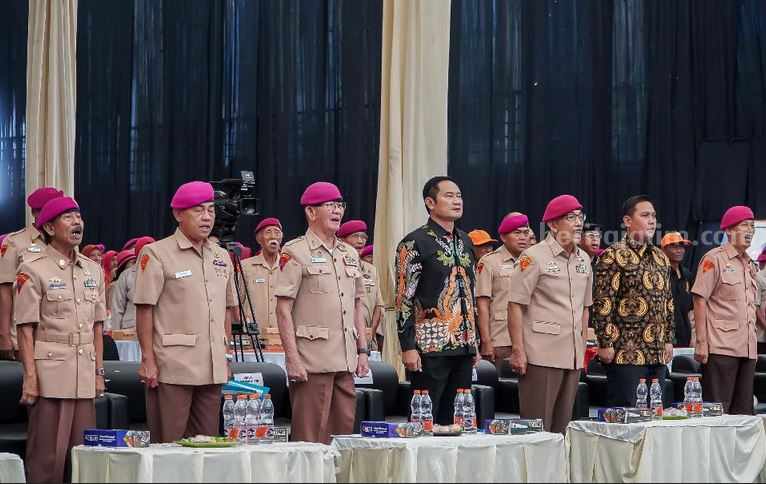 Pelantikan IKAPURNAMA Rayob Lamongan yang digelar di Gedung Lamongan Sport Center.