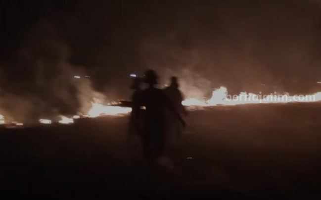 Kebakaran lahan seluas lima hektare di Kabupaten Bangkalan (Foto: Zamachsari/beritajatim.com)