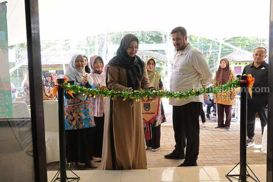 Walikota Probolinggo saat mengesahkan OPOP di TWSL Kota Probolinggo.