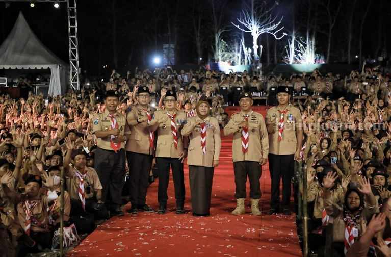 Gubernur Jawa Timur Khofifah Indar Parawansa selaku Ketua Majelis Pembimbing Daerah (Mabida) Gerakan Pramuka Kwartir Daerah Jatim saat hadir di Jambore Daerah.