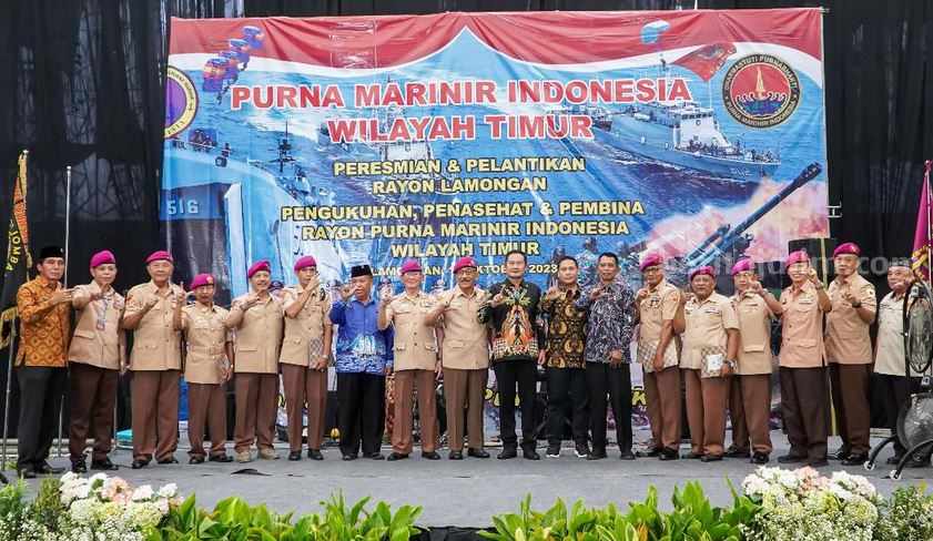 Pelantikan IKAPURNAMA Rayob Lamongan yang digelar di Gedung Lamongan Sport Center.