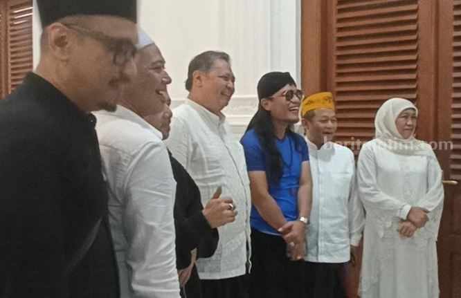 Ketua Umum DPP Partai Golkar, Airlangga Hartarto, hadir saat acara Golkar Bersholawat di Alun-Alun Tuban. [Foto: Diah Ayu/beritajatim.com]