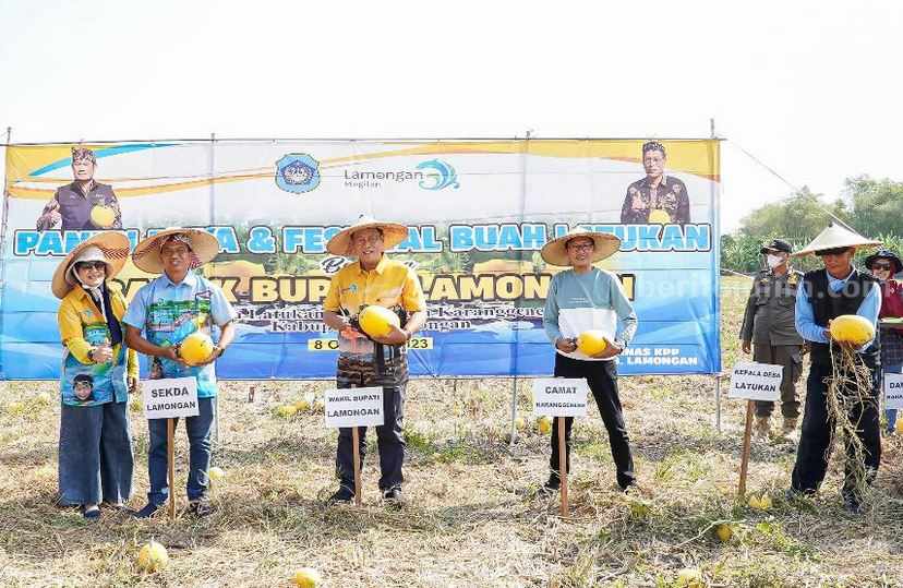 Festival buah yang digelar di Desa Latukan, Kecamatan Karanggeneng, Kabupaten Lamongan.