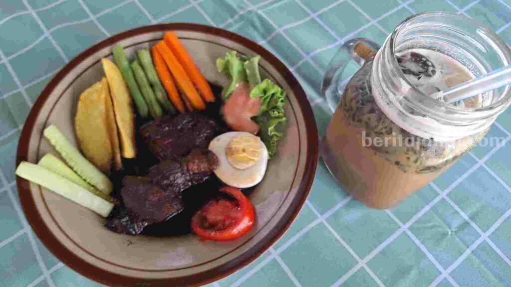 Salah satu menu andalan di Gula Aren Resto yang terletak di Jalan Suromulang, Kelurahan Prajurit Kulon, Kecamatan Prajurit Kulon, Kota Mojokerto. [Foto : ist] 