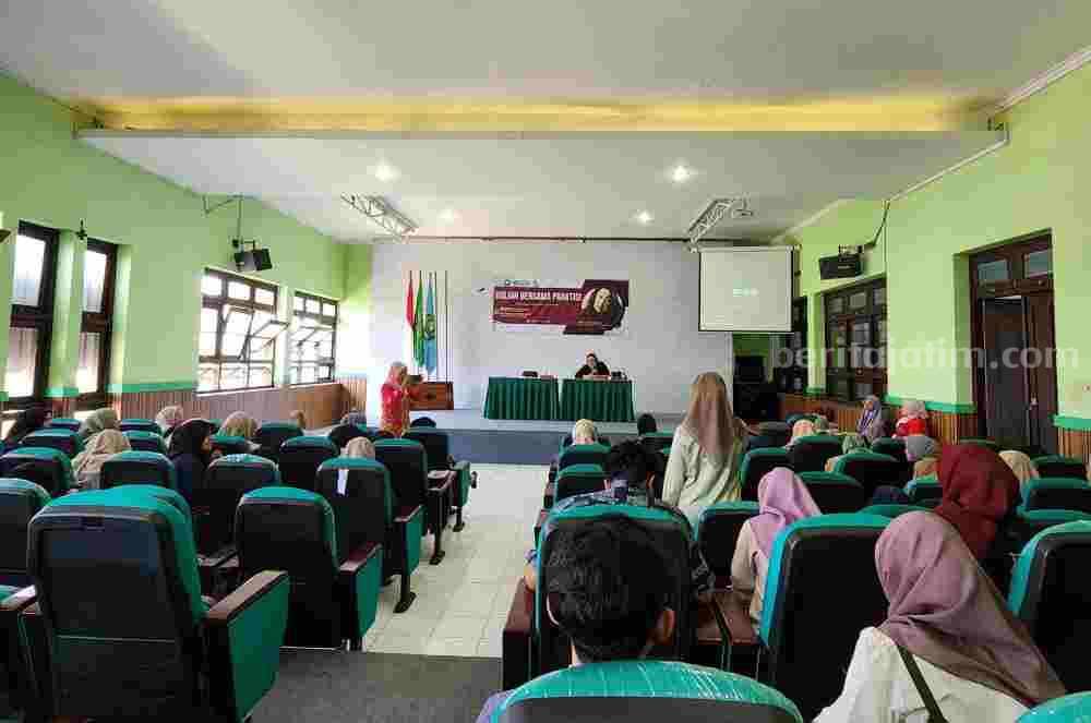 Datangkan Praktisi, Mahasiswa PBSI Unisma Belajar Menulis Skenario Film