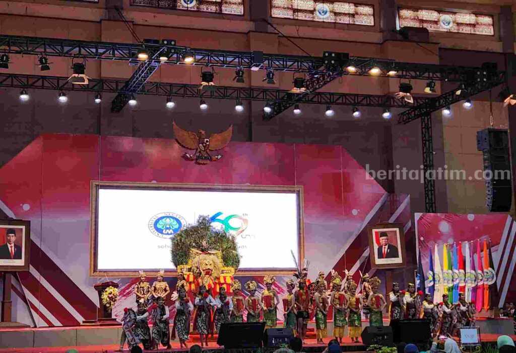Salah satu penampilan acara dies natalis ke-69 UM (Foto: Dani Alifian/beritajatim.com)