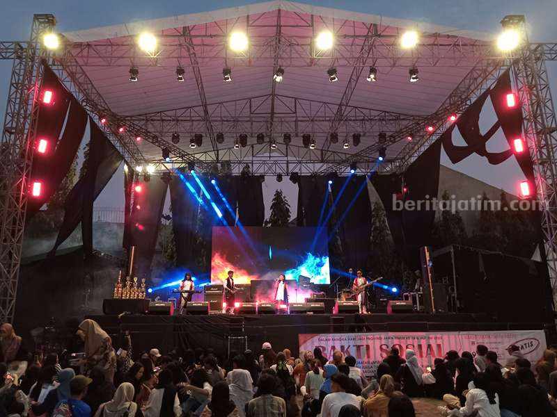 Smekdor’s Fiesta 2023 Kembali Lahirkan Musisi Muda Terbaik Festival musik pelajar tingkat nasional Smekdor's Fiesta 2023 di Grand City Surabaya.