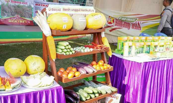 Festival buah yang digelar di Desa Latukan, Kecamatan Karanggeneng, Kabupaten Lamongan.