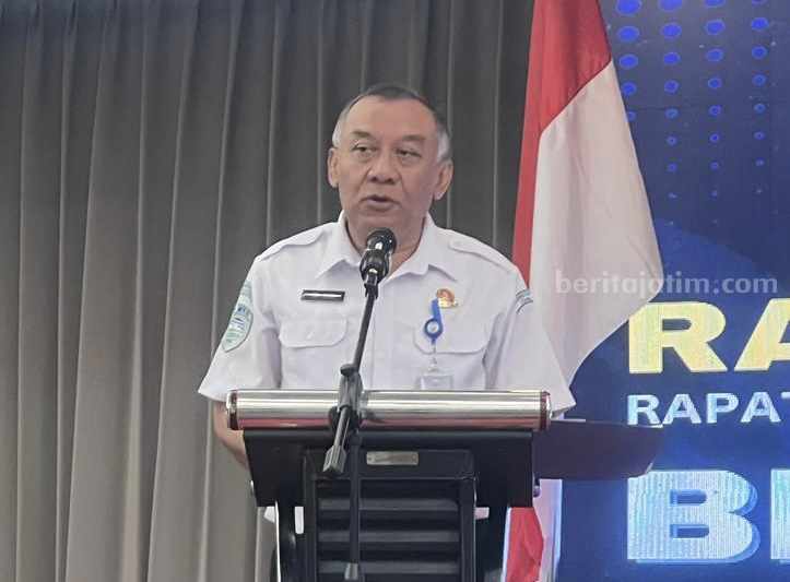 Sekretaris Utama BMKG, Dwi Budi Sutrisno saat rakor meteorologi maritim 2023 di Hotel Novotel Samator Surabaya, Senin (9/10/2023).