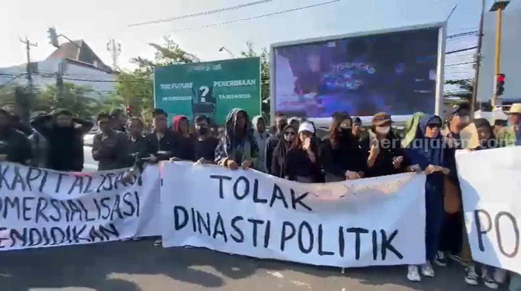 Mahasiswa dan Warga di Jogja Gelar Demo Kritisi Politik Dinasti