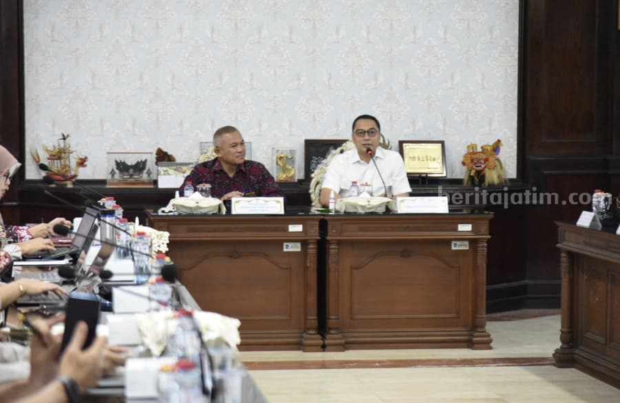 Pemkot Surabaya mendapat kunjungan dari Kemenko PMK dan Bappenas.