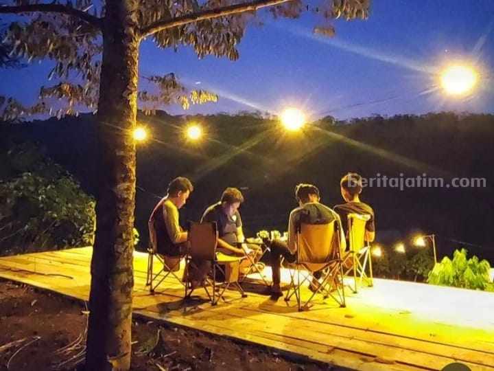 Lembah Baung Pacet Mojokerto, Warung dan Campground Manfaatkan Pembangkit Listrik Mandiri Lembah Baung Mojokerto