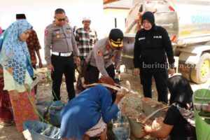 Polres Sumenep distribusikan air bersih