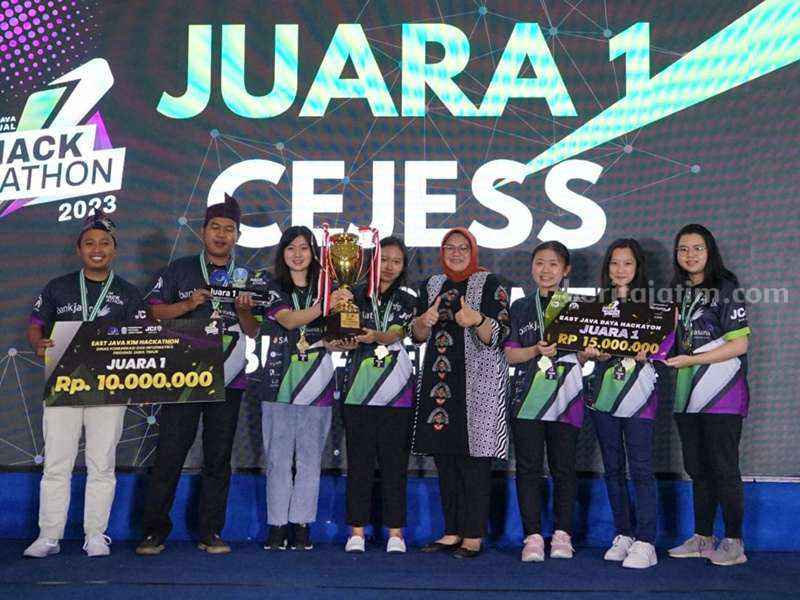 Tim CEJESS UK Petra Surabaya meraih juara.