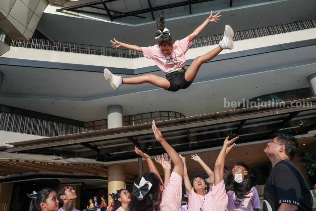 Cheerleader