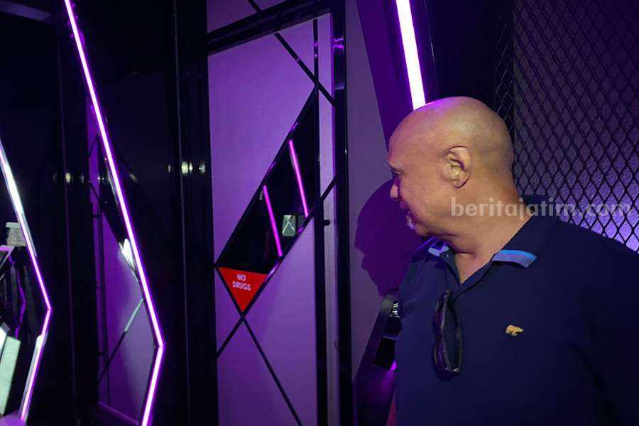 Kasus Ronald Tannur, Blackhole KTV Mau ‘Cuci Tangan’ ? Room 7 yang saat ini masih disegel kepolisian. Ruangan ini saksi bisu penganiayaan Ronald Tannur kepada Dini Sera, Rabu (04/10/2023) dini hari.
