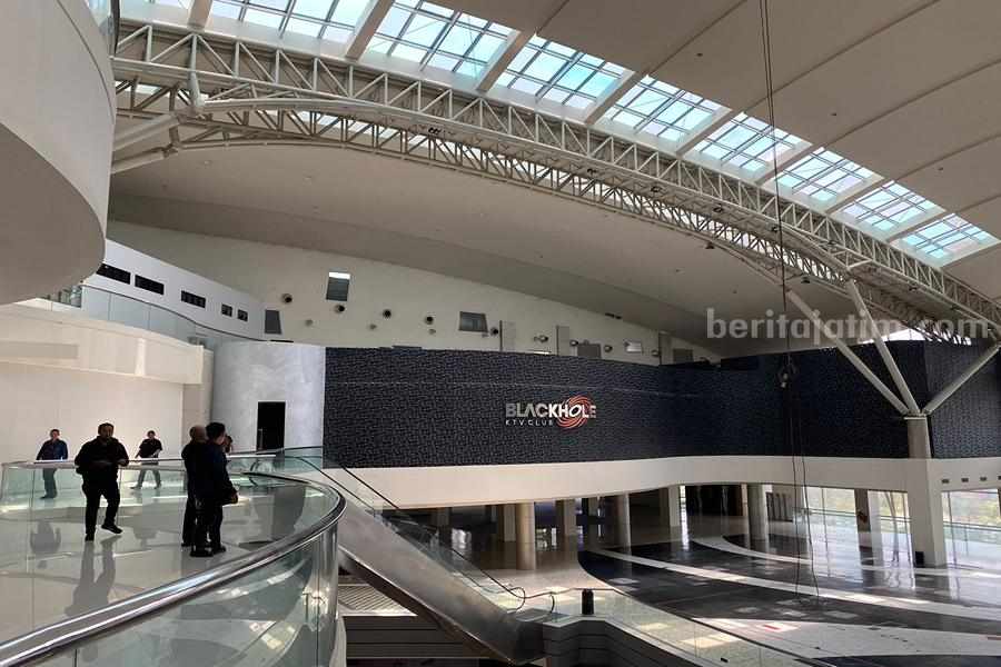 Blackhole KTV salah satu tenant dari Lenmarc Mall.