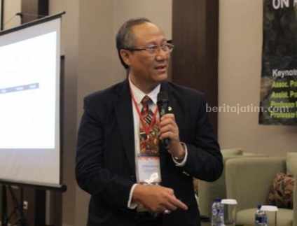 Guru Besar ITS Surabaya Kembangkan Metode Prediksi Saham TEGRU Guru Besar ITS Surabaya Prof Drs Ec Ir Riyanarto MSc PhD.