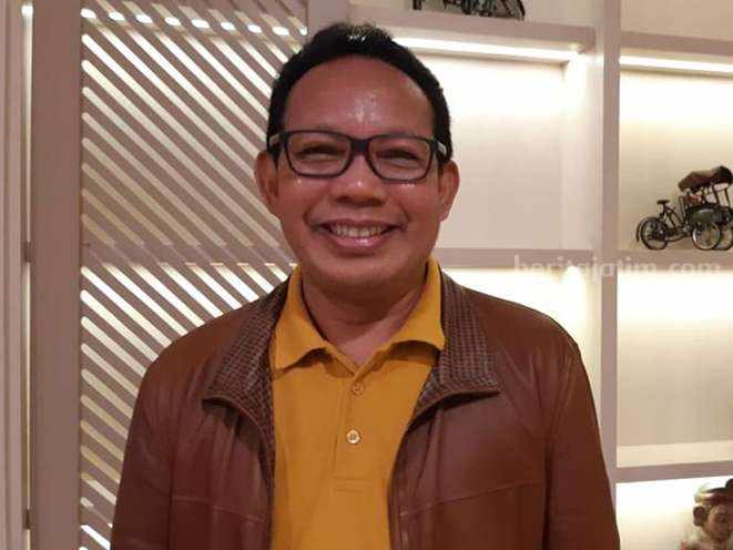 Pakar Farmasi Universitas Airlangga Prof Junaidi Khotib SSi MKes PhD Apt.