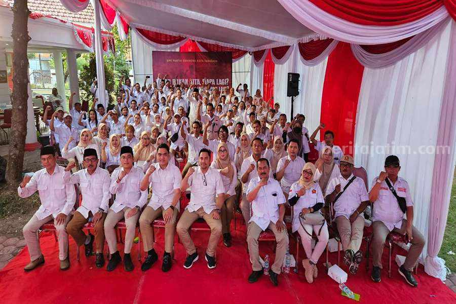 Cahyo Harjo Prakoso dan pengurus Gerindra di Surabaya