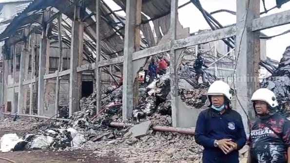 Kondisi The Sun Paper Source di Raya Kembangsri, Desa Sukoanyar, Kecamatan Ngoro, Kabupaten Mojokerto. [Foto : Misti/beritajatim.com]