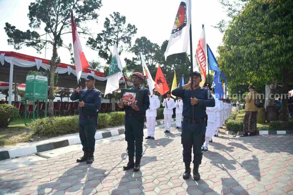 Komitmen Kampanye Damai, KPU Sleman dan Klaten Kirab Bendera Pemilu 2024 Kirab bendera pemilu 2024 yang telah sampai di Sleman dari Klaten -- Dokumen Pemkab Sleman