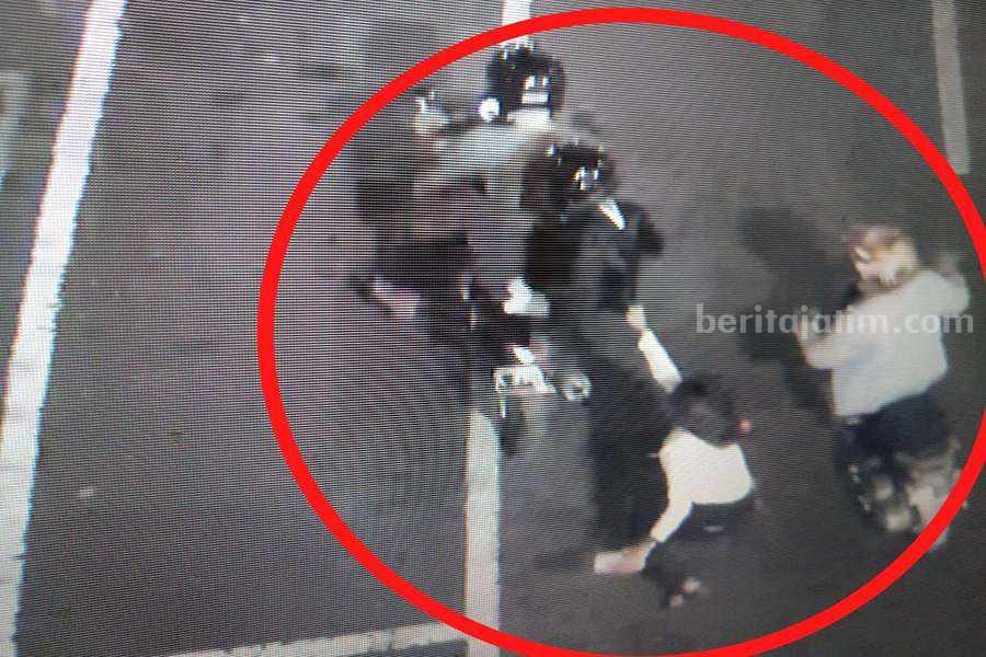 Aksi Boni dan SLM yang terekam CCTV jalan Rajawali, Kota Surabaya, pada Malam Tahun Baru 2023.