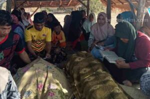 Jenazah dua warga Pulau Kangean yang terapung di laut (foto : Polres Sumenep)