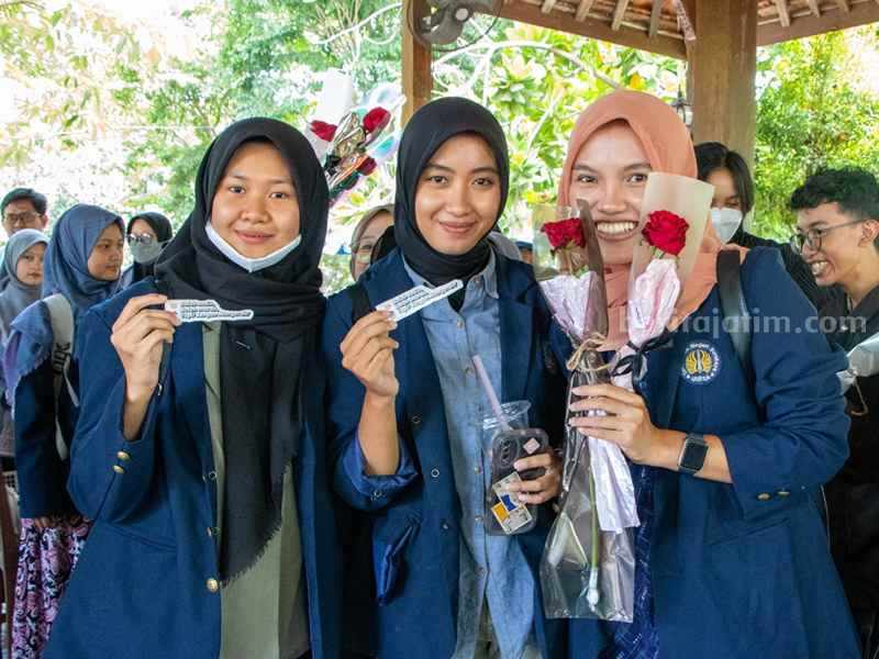 Marak Kasus Bunuh Diri, Unesa Siapkan Kesehatan Mental Mahasiswanya Safari Sharing Kesehatan Mental oleh SMCC, Direktorat Pencegahan dan Penanggulangan Isu Strategi Kampus, Unesa.