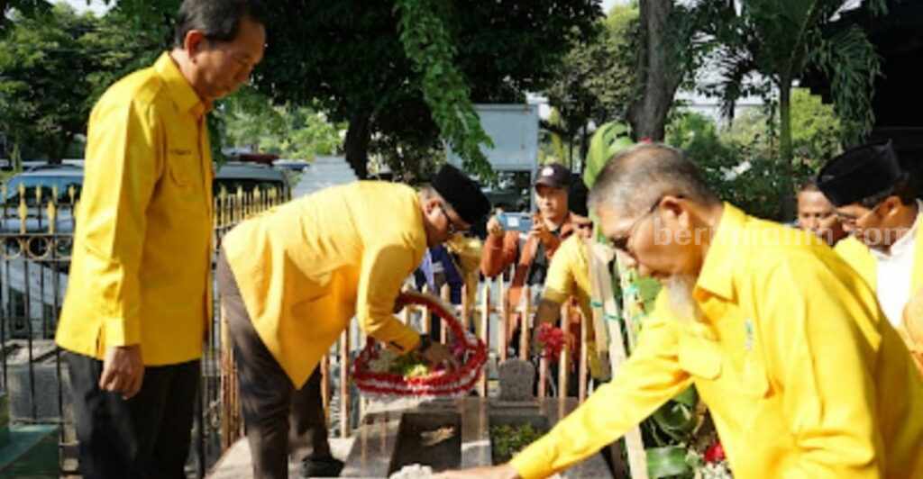 Pengurus Golkar Jatim ziarah ke makam pejuang Golkar