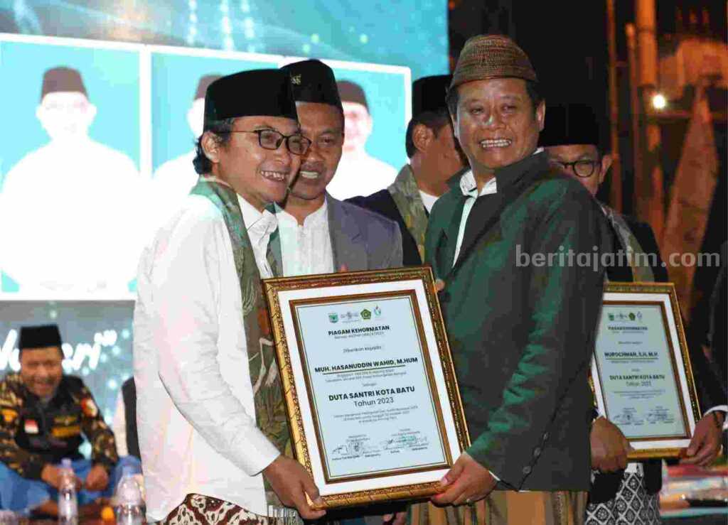 Sekjen DPP PKB Dinobatkan Sebagai Duta Santri Kota Batu 2023