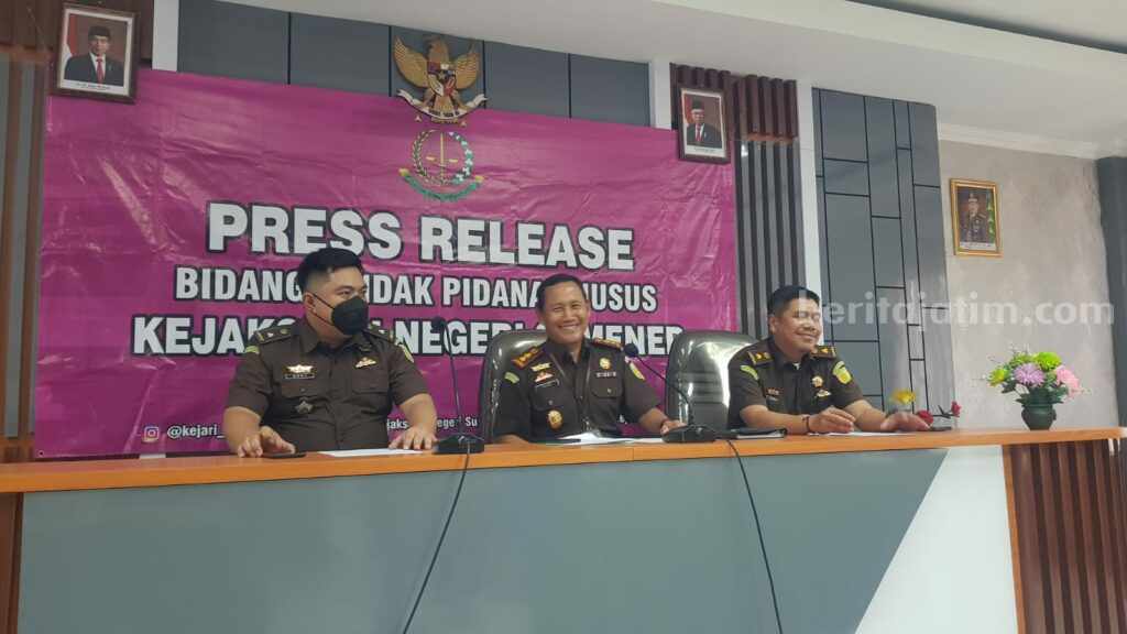 Kejari Sumenep Naikkan Status Kasus Dugaan ‘Fraud’ di BSI ke Penyidikan, Potensi Kerugian Negara Rp 16 Milyar Kajari Sumenep gelar konferensi pers ttg kasus mafia perbankan