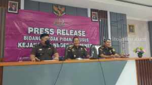 Kajari Sumenep gelar konferensi pers ttg kasus mafia perbankan