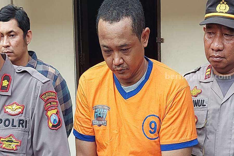 Bandit Curanmor Surabaya Dihajar Massa Hingga Patah Tulang Harun saat diamankan di Polsek Sukolilo