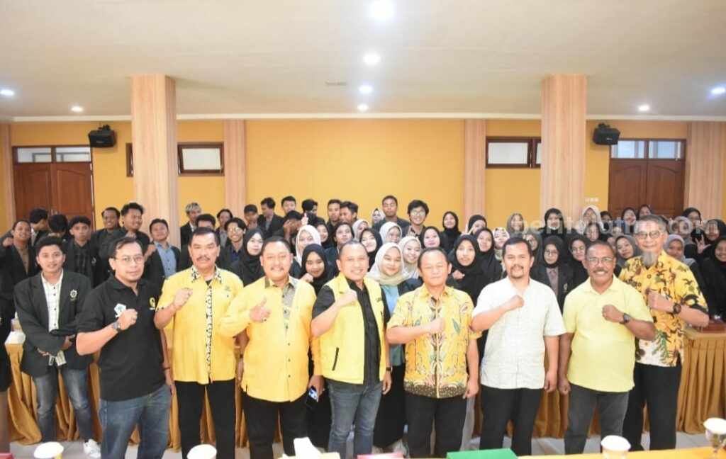 Mahasiswa UINSA Datangi Golkar Jatim, Pertanyakan Alasan Dukung Gibran Mahasiswa FISIP UIN Sunan Ampel Surabaya kunjungi Golkar Jatim