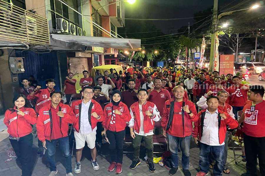 Partai Solidaritas Indonesia (PSI) Kota Surabaya gelar Acara Kopdar Anggota Baru "Login PSI" yang bertempat di depan Kantor Dewan Pimpinan Daerah (DPD) PSI Surabaya di Jalan Ngagel 143-D, Sabtu (28/10/2023). (Foto/ist)