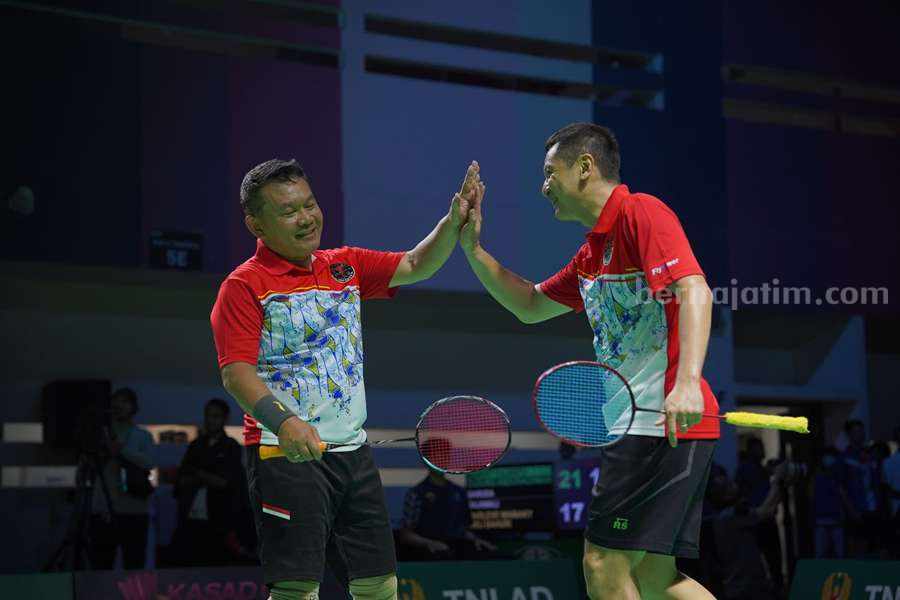 Aksi Jenderal TNI AD Dudung Abdurachman pada partai Eksibisi Kasad Cup 2023 di GBK Arena.