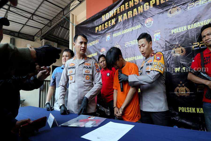 Razia Pesta Miras, Polsek Karangpilang dapat Bandar Pil Koplo RRK saat dirilis di Polsek Karangpilang