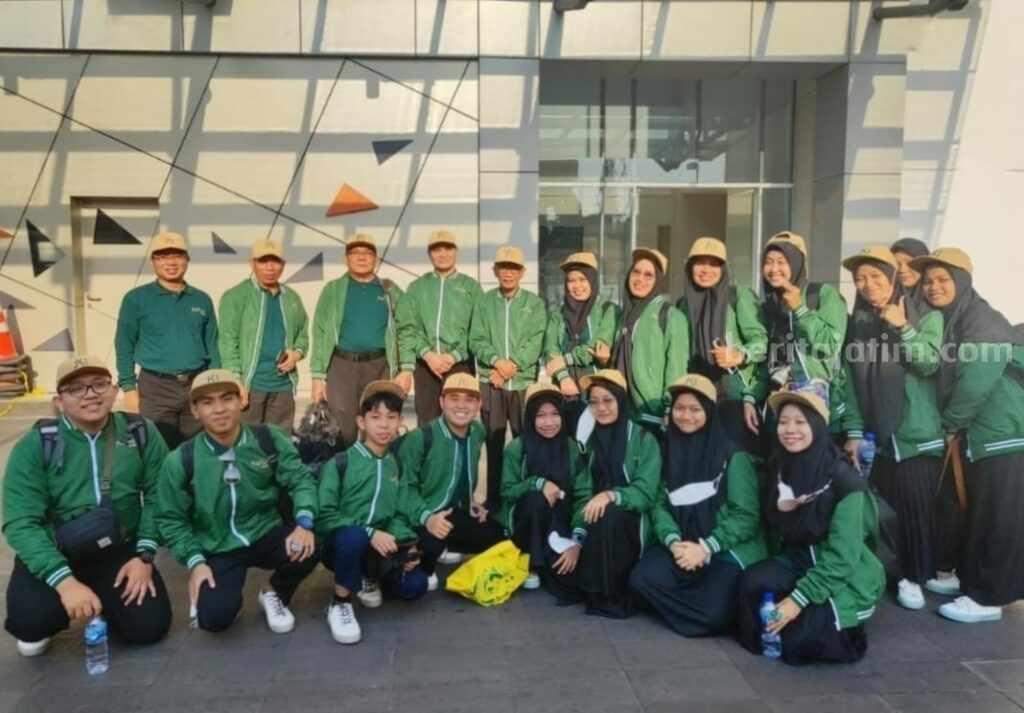 2 Kafilah Asal Tuban Ikuti STQH Nasional Perwakilan Jatim Para kafilah asal Jawa Timur saat berada di ajang STQH Nasional ke-XXVII kota Jambi.