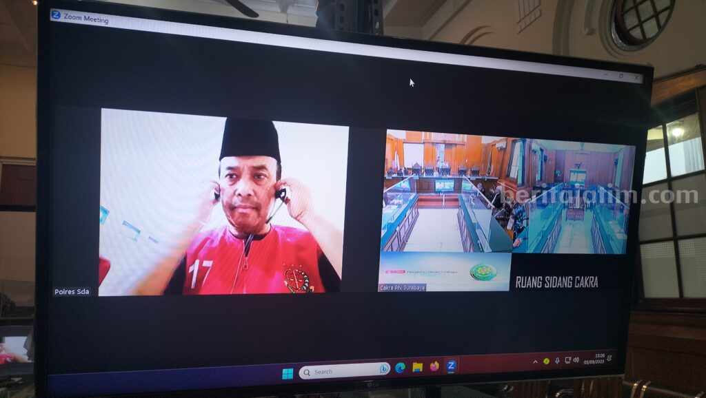 Terdakwa Samanhudi saat menjalani sidang secara online di PN Surabaya