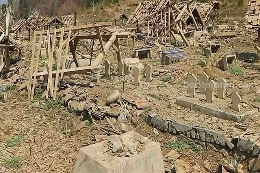 Kemarau Panjang Munculkan Area Makam di Dasar Waduk Bendo Ponorogo Area makam muncul di dasar Waduk Bendo yang airnya menyusut akibat musim kemarau. (Foto/Istimewa)