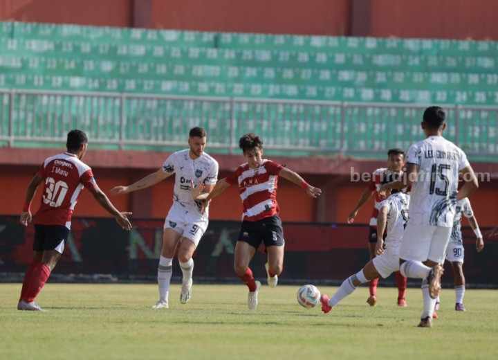 Dikalahkan Borneo FC, Madura United Melorot ke Posisi Runner Up Klasemen
