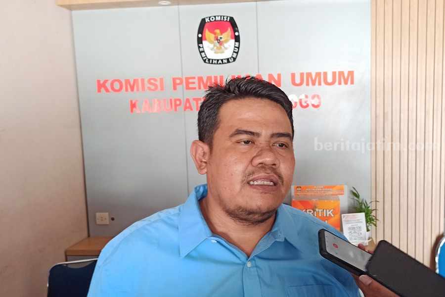 Komisioner KPU Ponorogo Arwan Hamidi. (Foto/Endra Dwiono/Beritajatim.com)