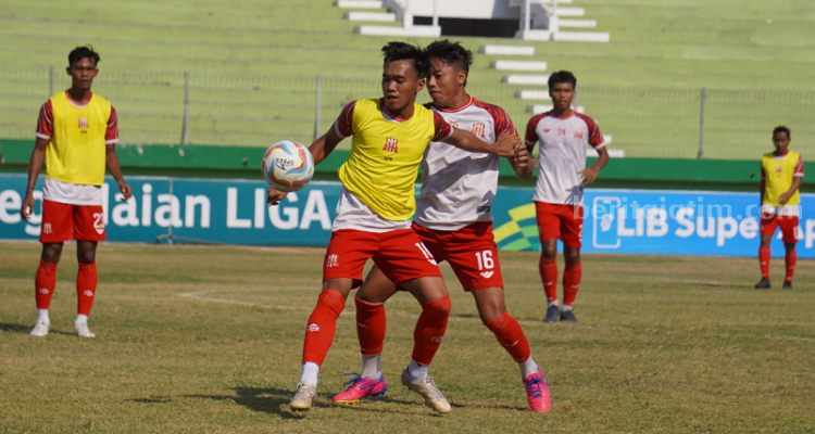 Deltras FC saat official trainning. (Way)