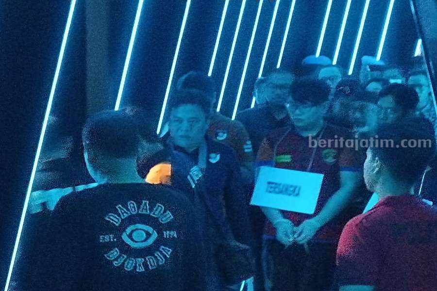 Gregorius Ronnald Tannur saat menjalani rekonstruksi adegan di depan room 7 Blackhole KTV.