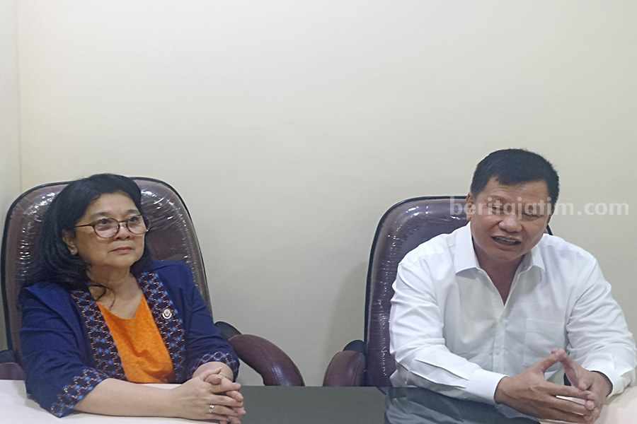 Tidak Akan Intervensi Proses Hukum, Edward Tannur: Ronald Sudah bisa Tanggungjawab Sendiri Lisa Rachma dan Edward Tannur ketika diwawancarai Beritajatim.com, Selasa (10/10/2023). (Foto/Anggadia)