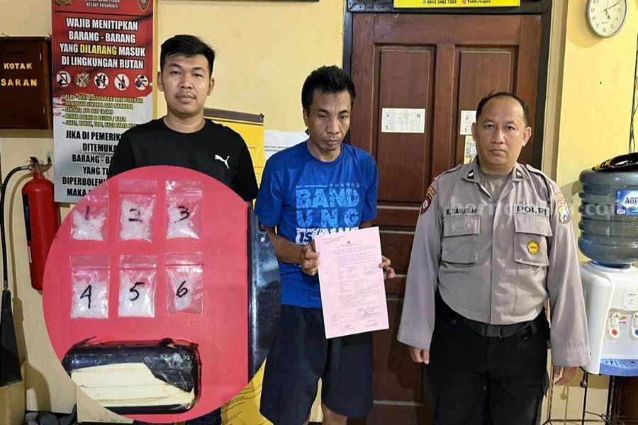 Pelaku Khoirul Anam setelah diamankan Satresnarkoba Polres Pasuruan.