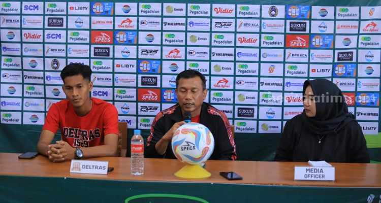Widodo CP pelatih Deltras FC dan El Burji saat konferensi pers dj Pati, Jawa Tengah. (Way)